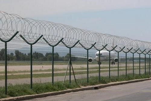 http://Mesh%20Fencing%20Supplier%20in%20Qatar